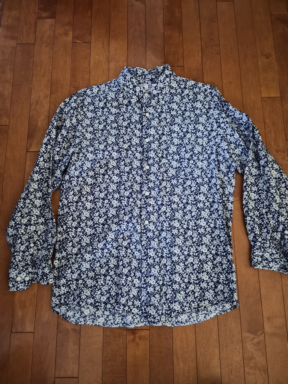 Men's Uniqlo Liberty Print Navy Floral Button-Up Shirt. Size Medium.